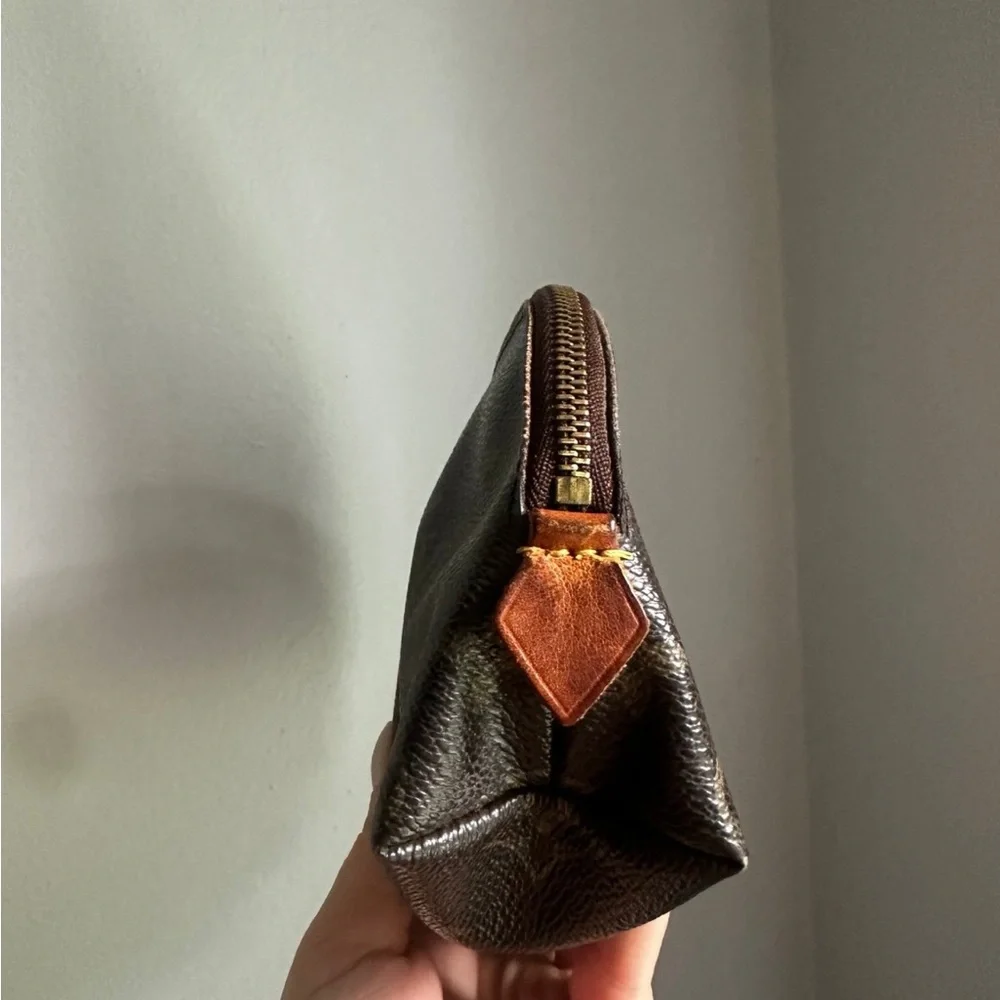 Louis Vuitton Cosmetic Pouch - Picture 3 of 9